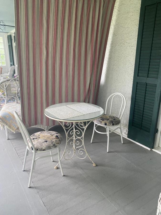 Montrose Inn Belleville Eksteriør billede